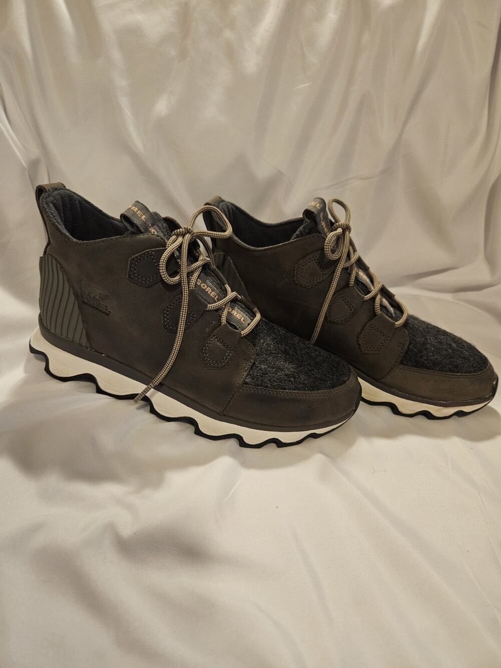 Sorel Kinetic Caribou Women’s Size 10 -Leather Fabric Waterproof Boots NL3372-05